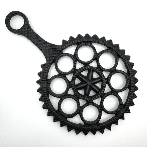 Cast Iron Trivet JZH 1948 Mt Vernon VA Cooking Decor Vintage Black Retro Kitchen - Picture 1 of 8